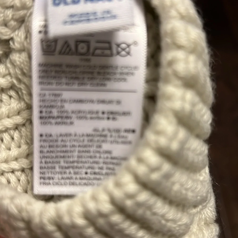 NWT Adorable Old Navy Gender Neutral Bear Chunky Sweater Knit Hat with Ears!